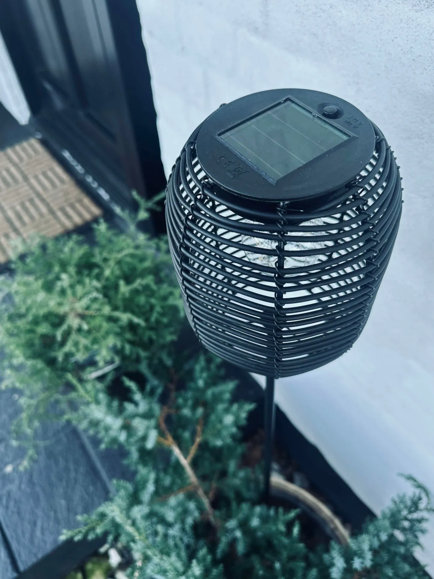VIAMAJA Lanterne på spyd Black - Solar