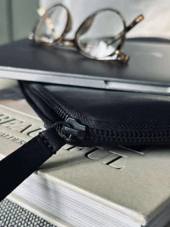VIAMAJA Laptop sleeve - Black / black Clearance