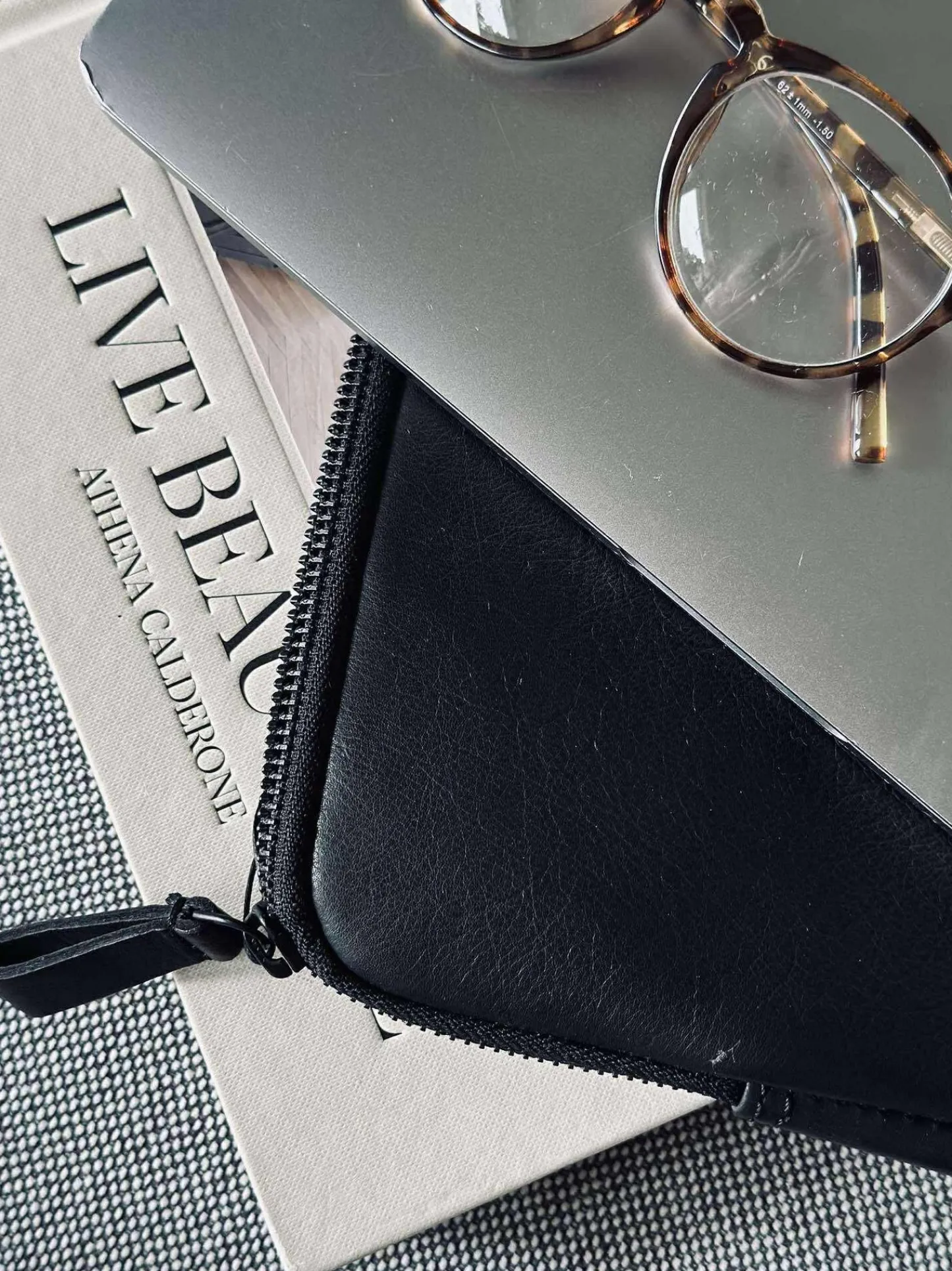 VIAMAJA Laptop sleeve - Black / black Clearance