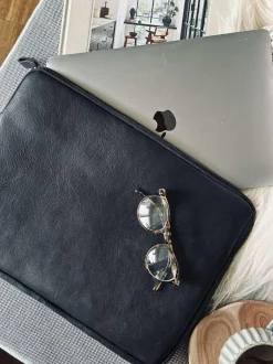 VIAMAJA Laptop sleeve - Black / black Clearance