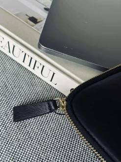 VIAMAJA Laptop sleeve - Black / Gold Clearance