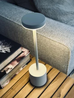 VIAMAJA LED bordlampe KELLY Hvid - genopladelig Online
