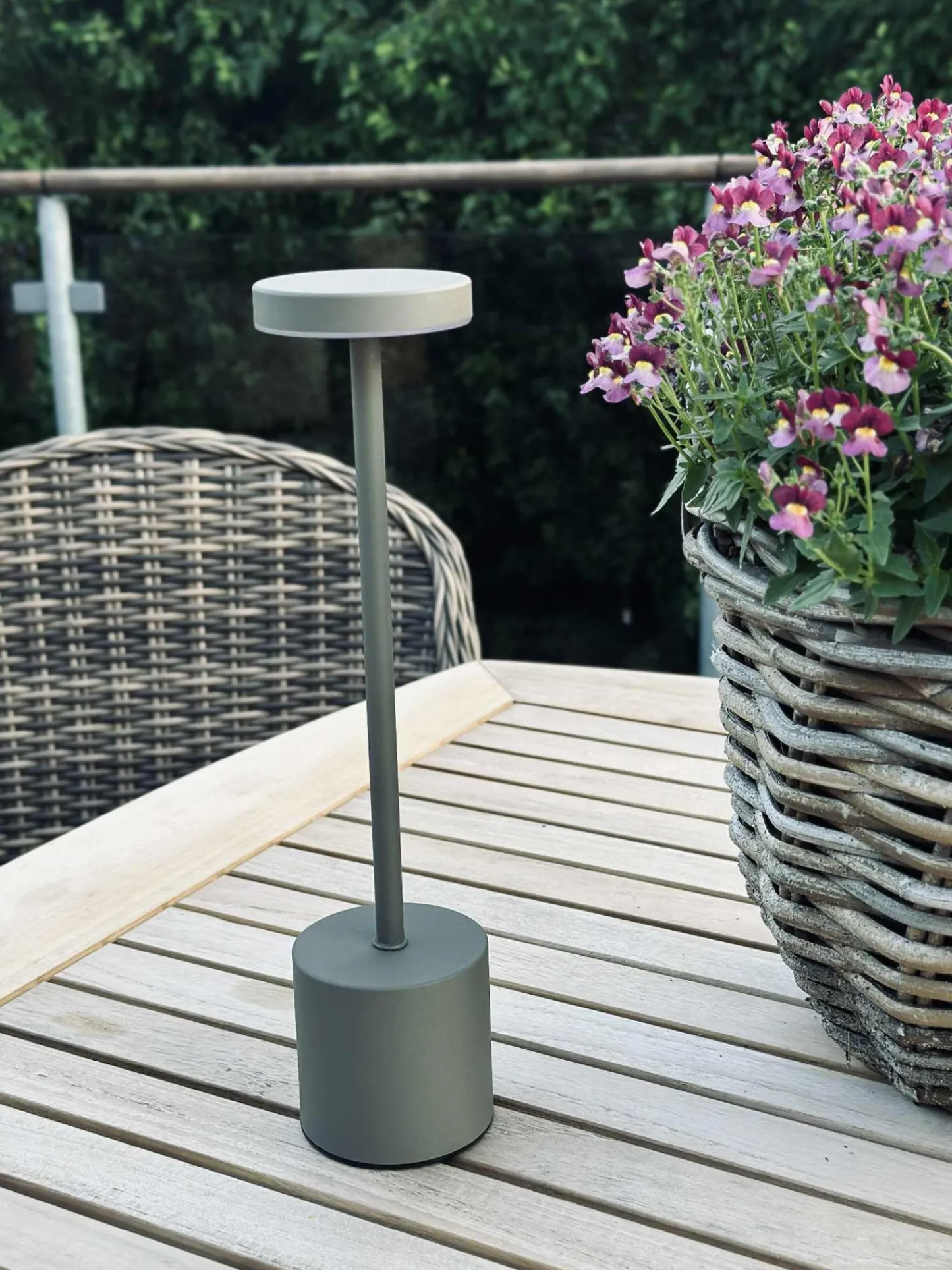 VIAMAJA LED bordlampe KELLY Taupe - genopladelig Online