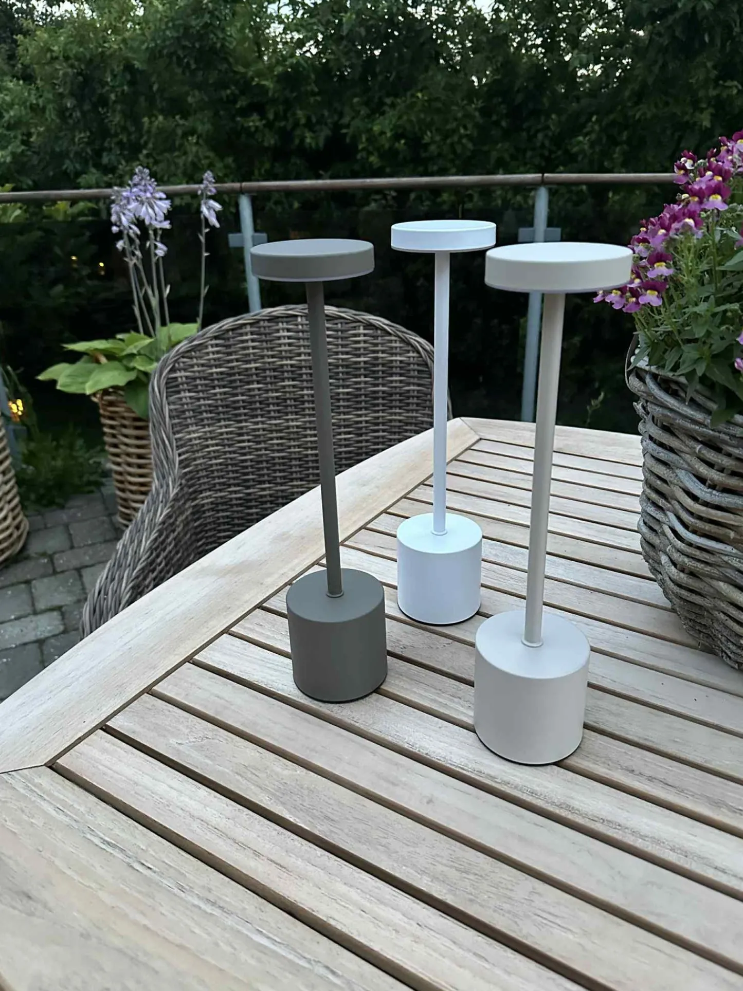 VIAMAJA LED bordlampe KELLY Taupe - genopladelig Online