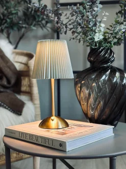 VIAMAJA LED bordlampe Large Plisse´ - genopladelig New