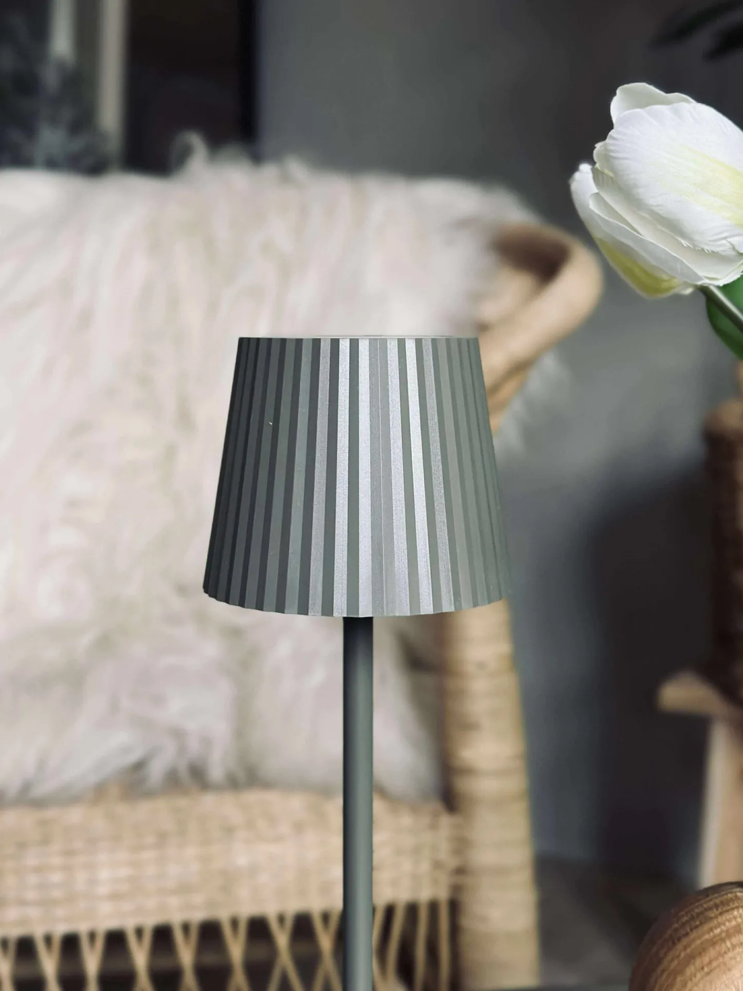 VIAMAJA LED bordlampe MILLA Taupe - genopladelig Sale