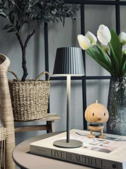 VIAMAJA LED bordlampe MILLA Taupe - genopladelig Sale