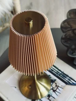 VIAMAJA LED bordlampe Plisse´ beige - genopladelig New