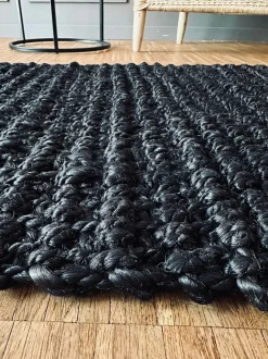 VIAMAJA Luksus måtte i black jute – 60x120cm