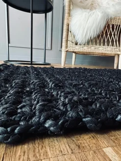 VIAMAJA Luksus måtte i black jute – 60x120cm