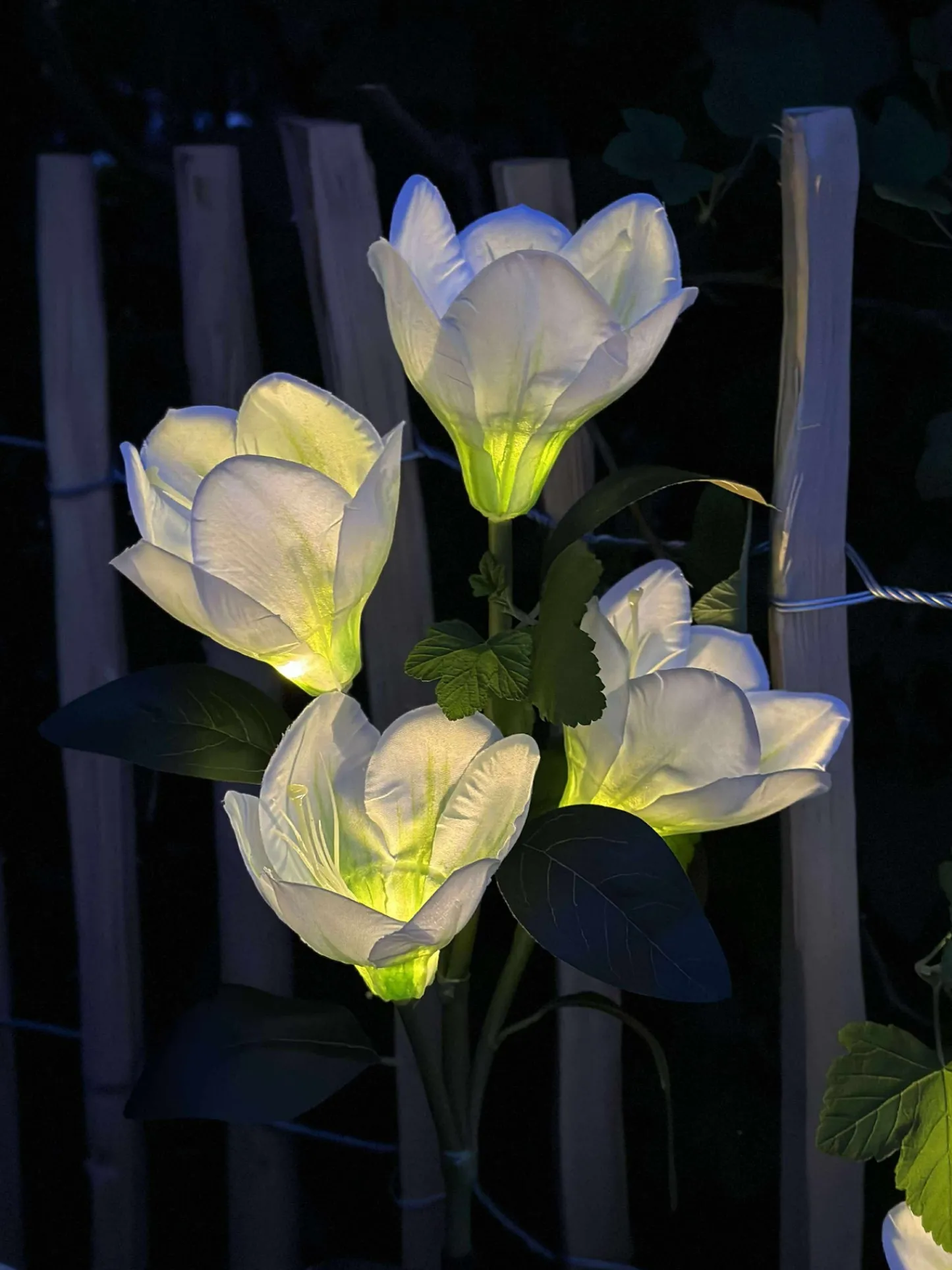 VIAMAJA Magnolia med solceller - Hvid Clearance
