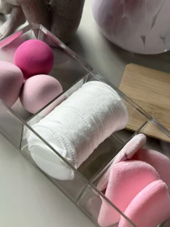 VIAMAJA Makeup organiser med indhold Hot