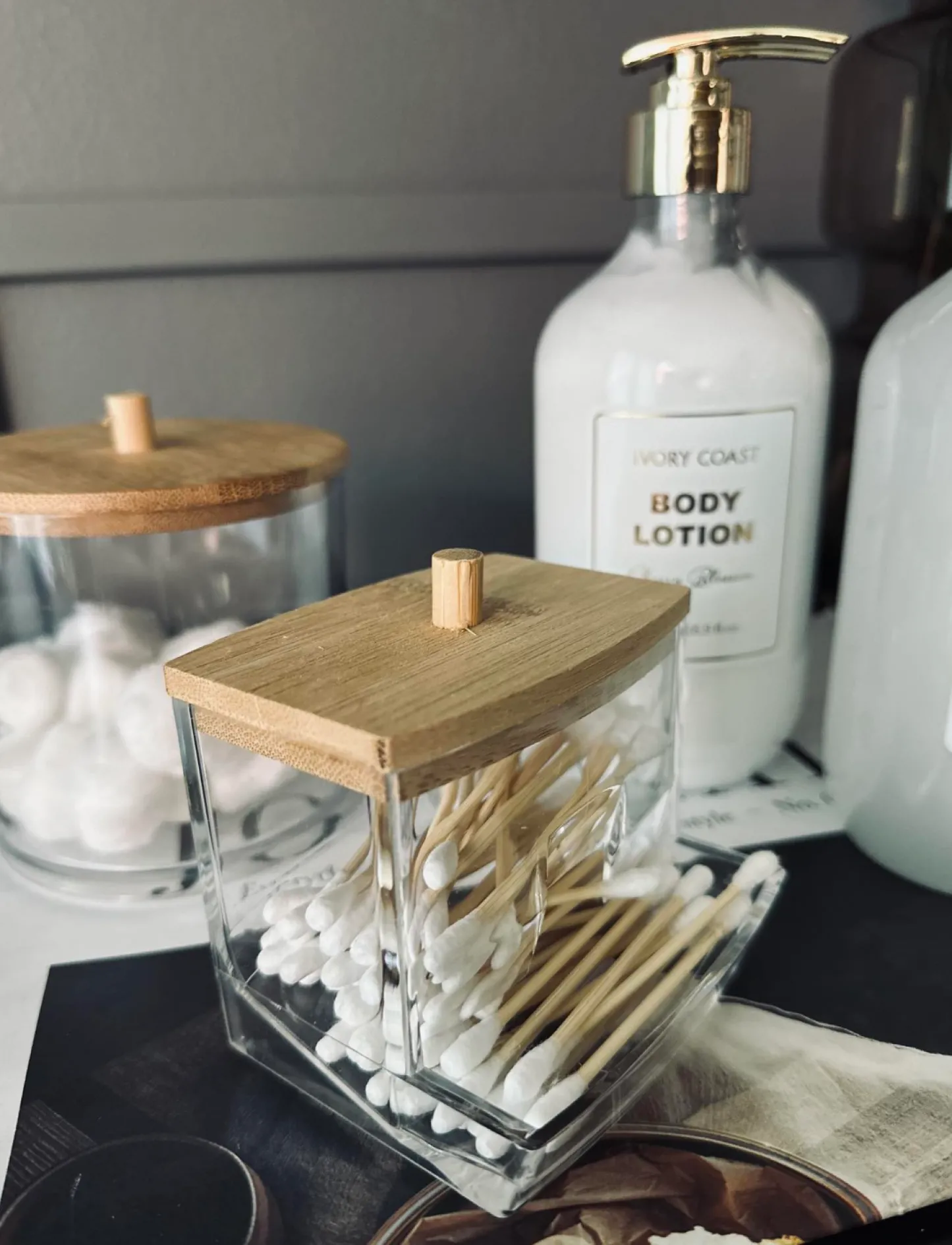 VIAMAJA Makeup organizer - Akryl med bambuslåg New