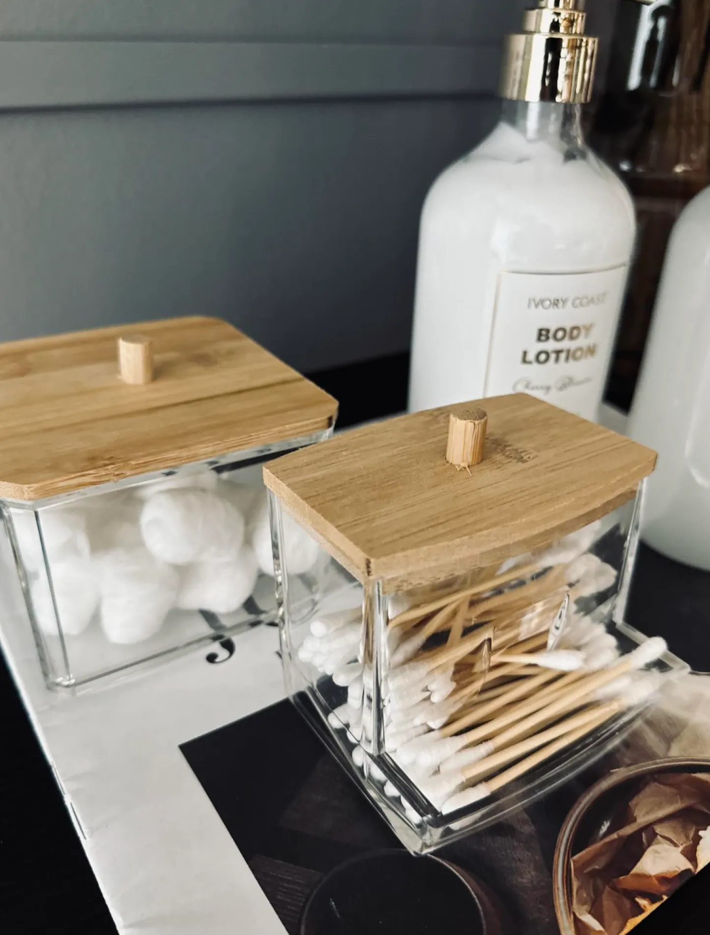 VIAMAJA Makeup organizer - Akryl med bambuslåg New