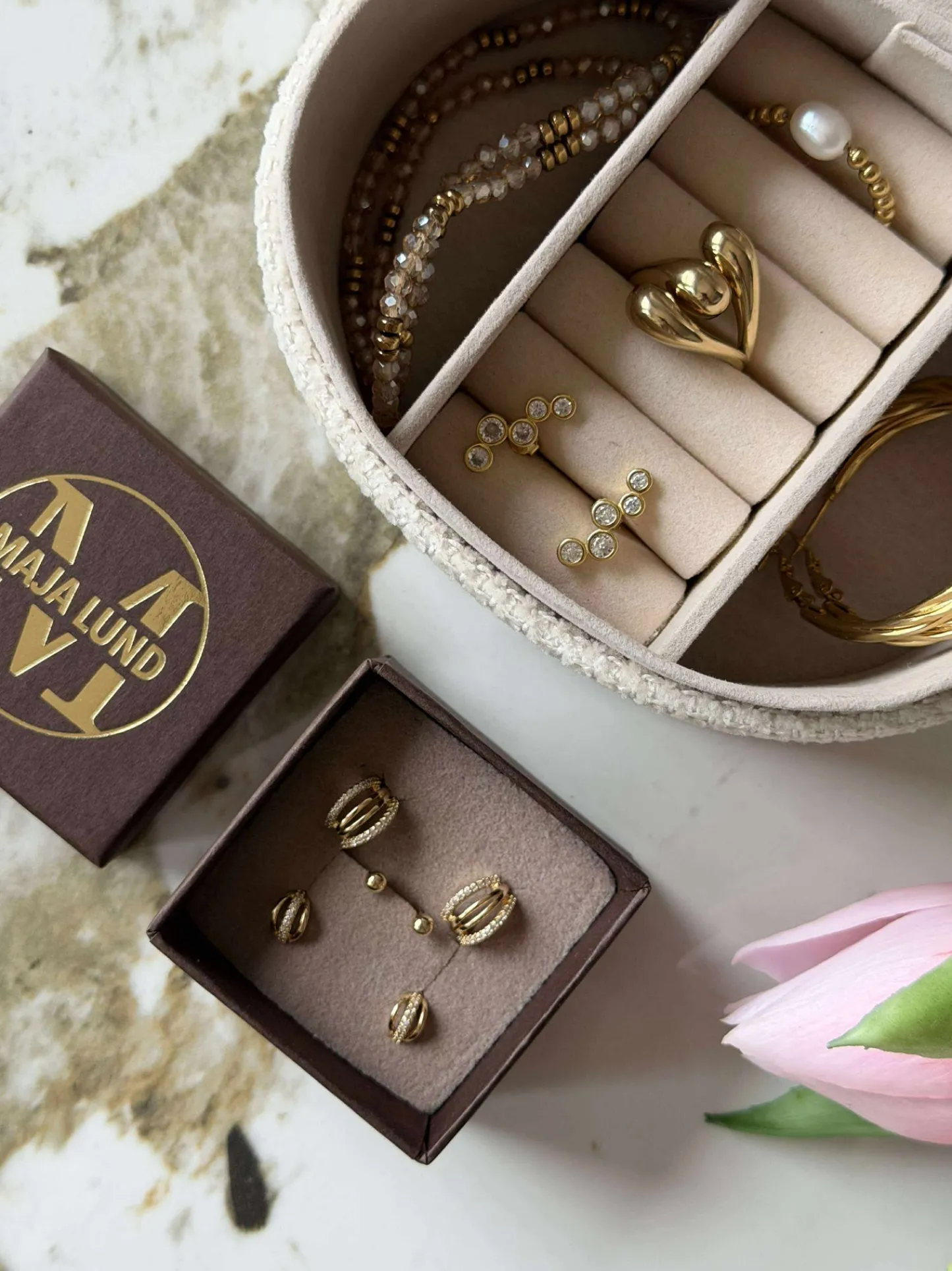VIAMAJA Mix box med 6 øreringe - Monique 18k forgyldt Best