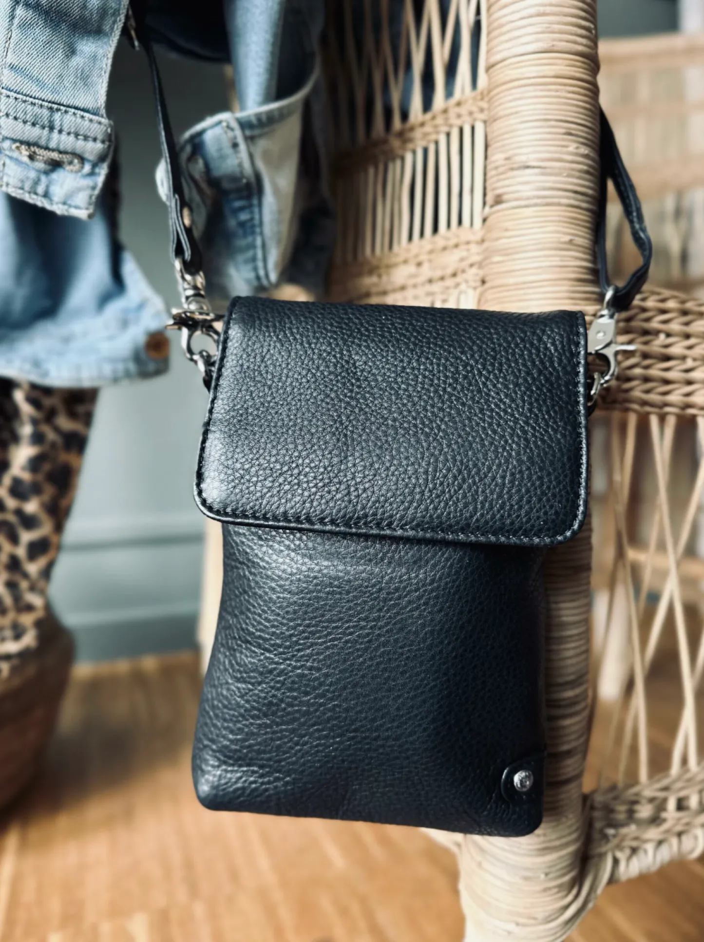 VIAMAJA Mobiltaske Aura Black Discount