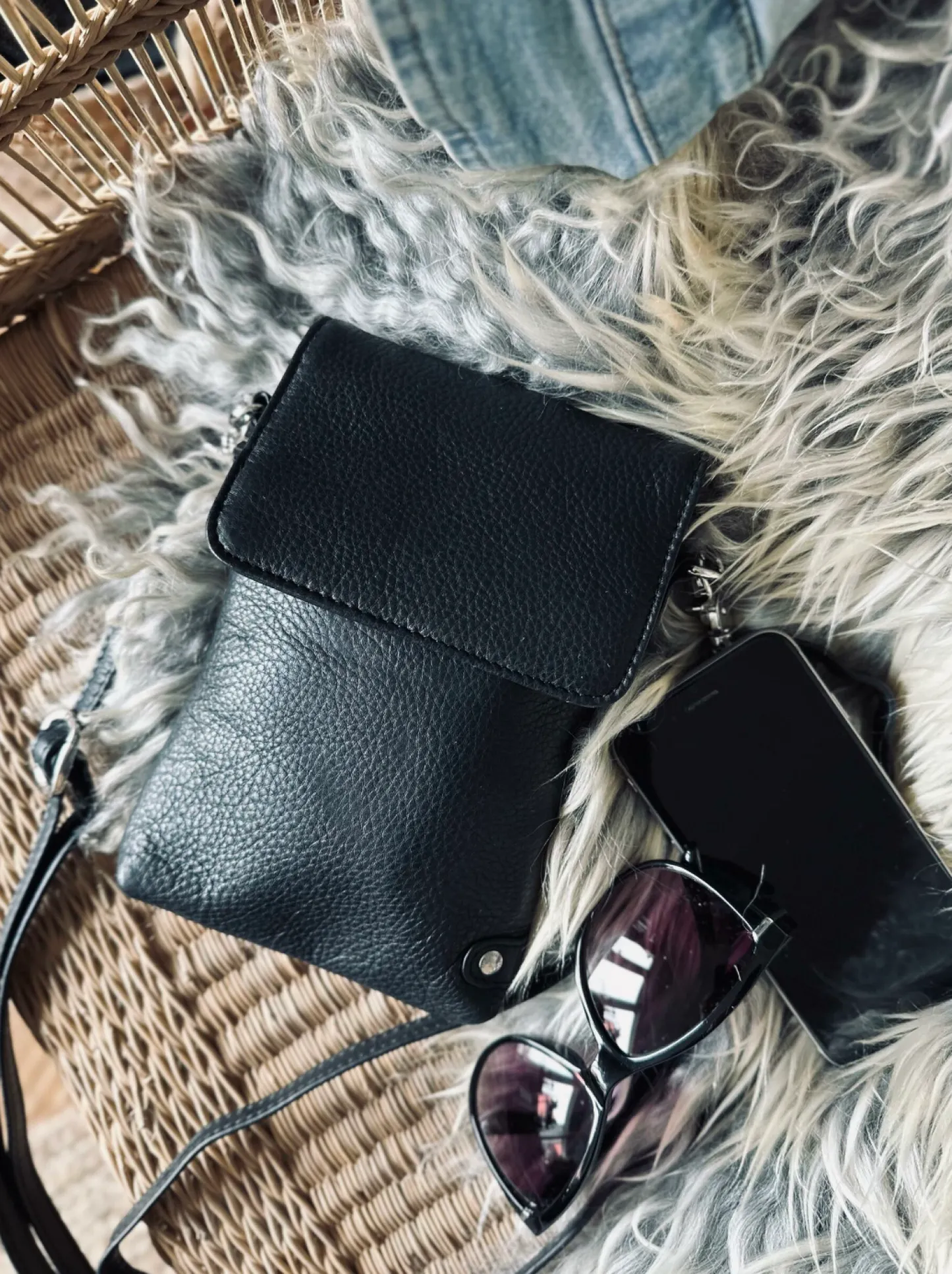 VIAMAJA Mobiltaske Aura Black Discount