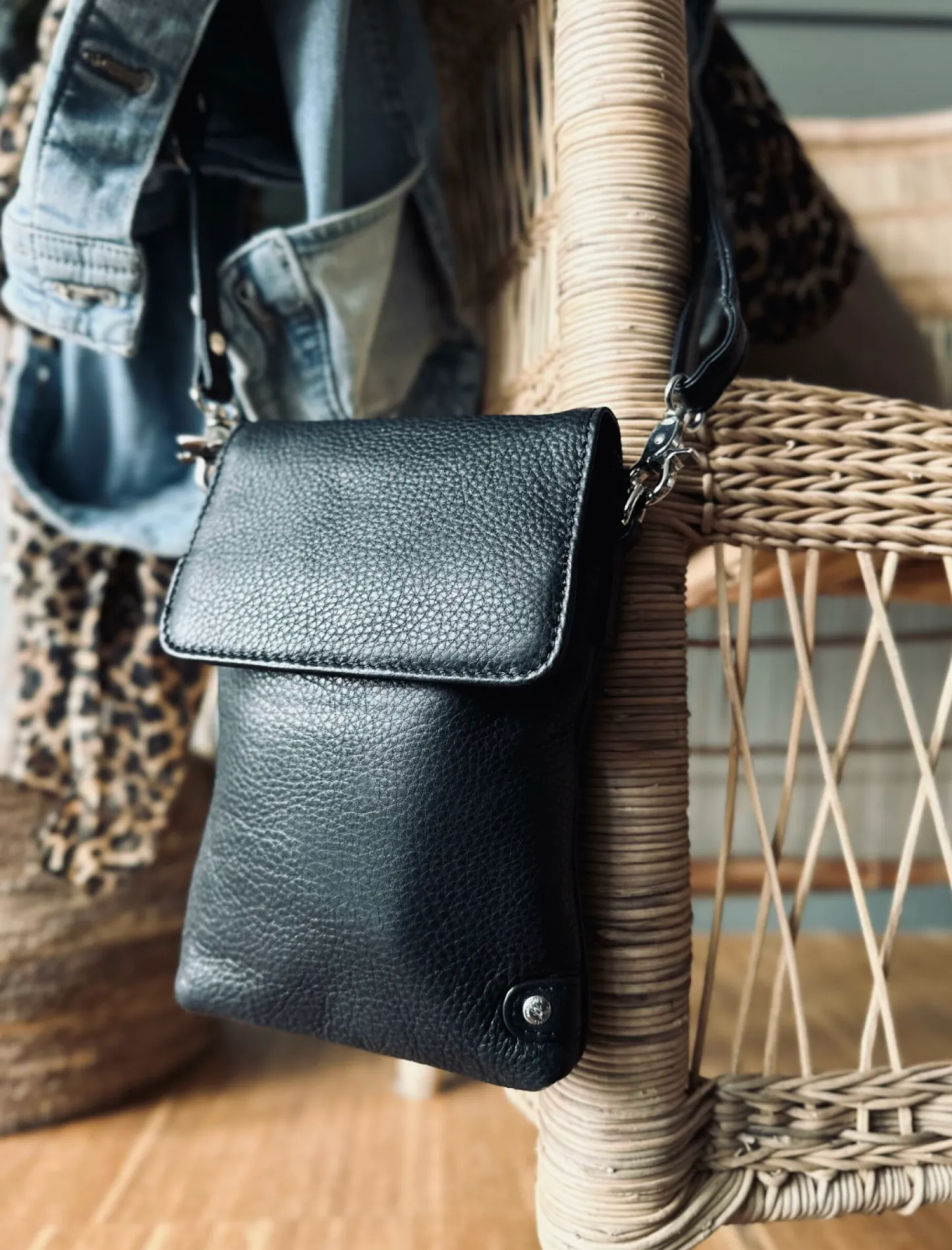 VIAMAJA Mobiltaske Aura Black Discount