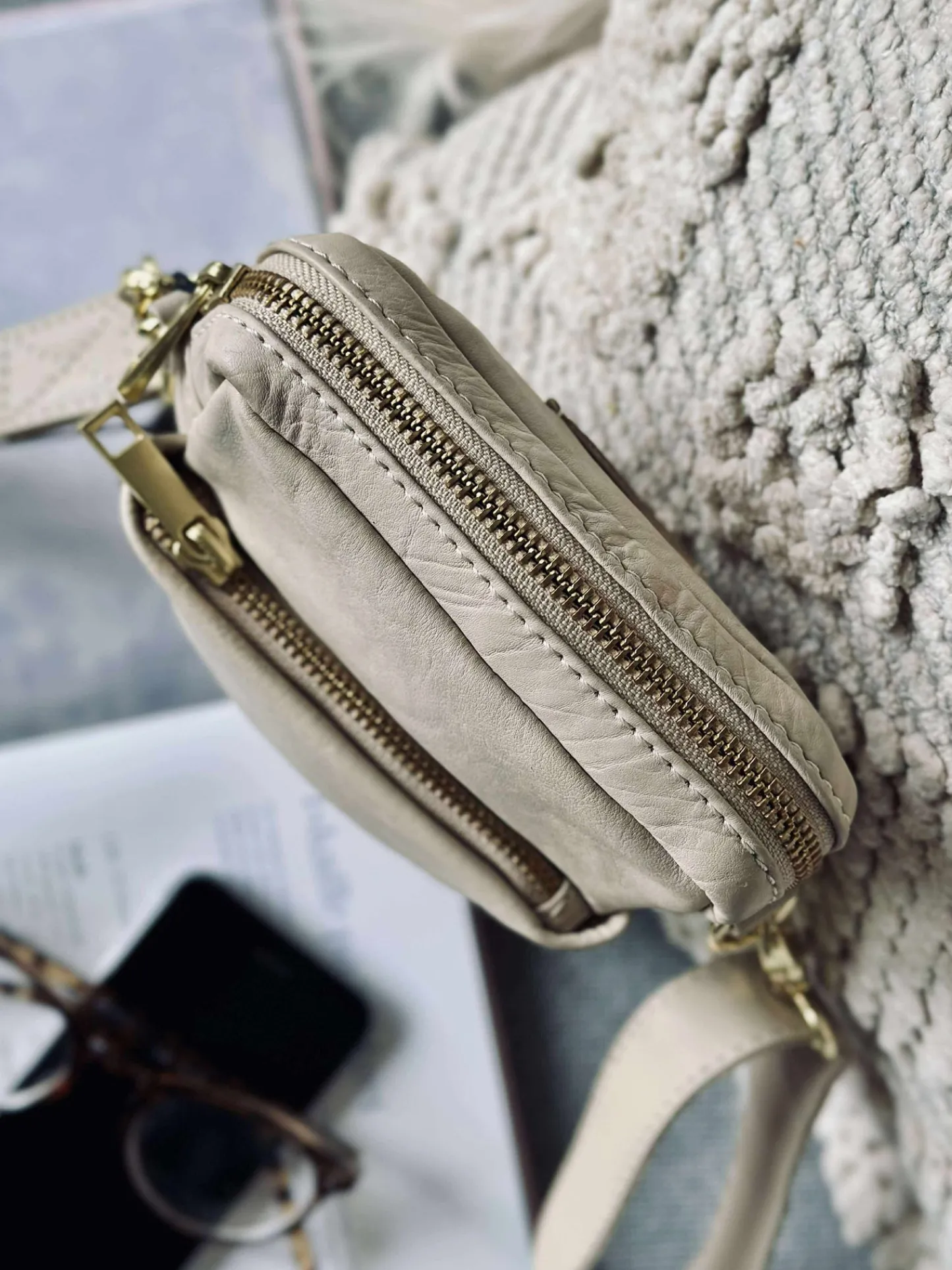 VIAMAJA Mobiltaske Liva - Sand / Gold Hot