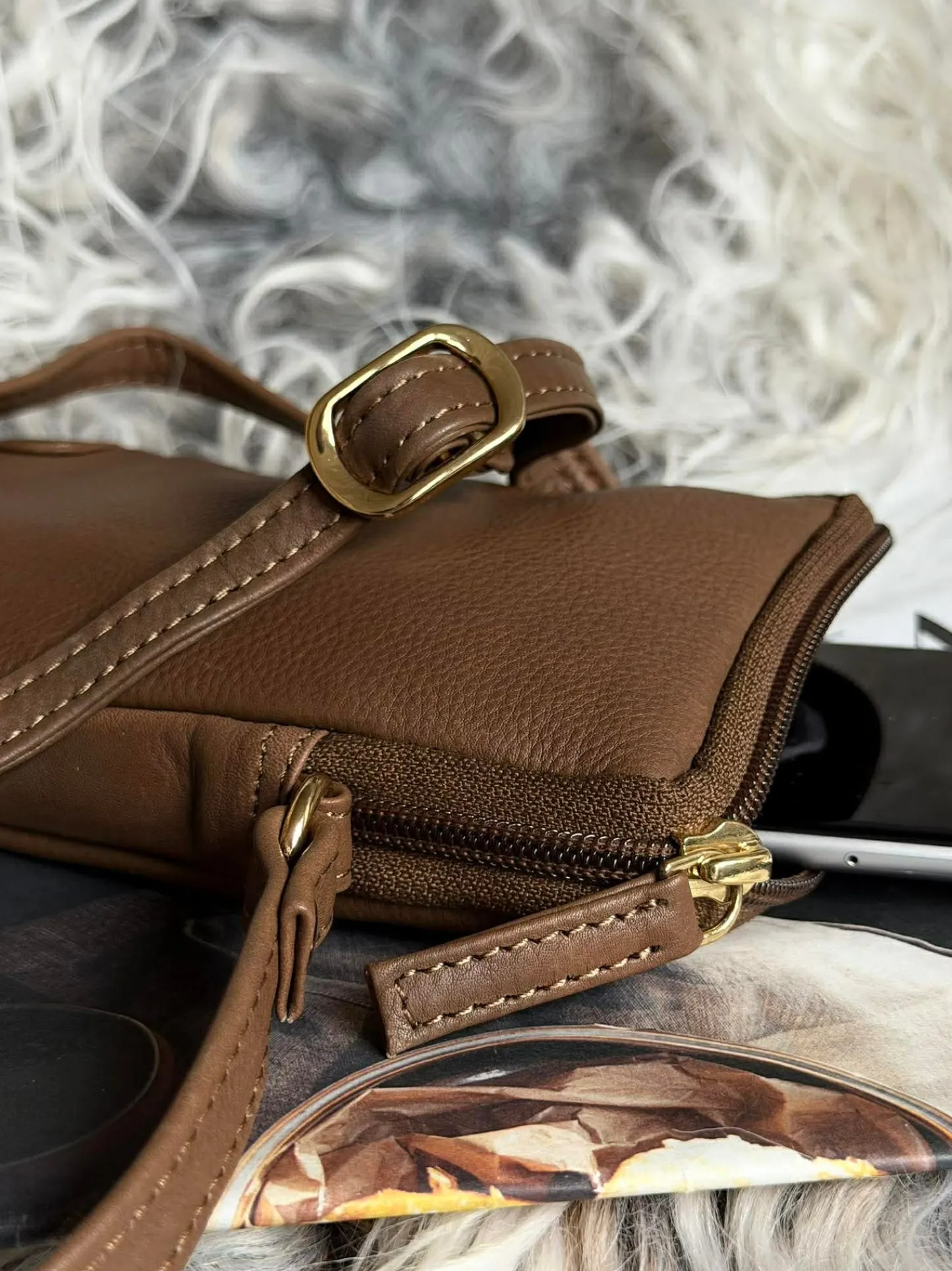 VIAMAJA Mobiltaske Misse - Coffee / gold Clearance