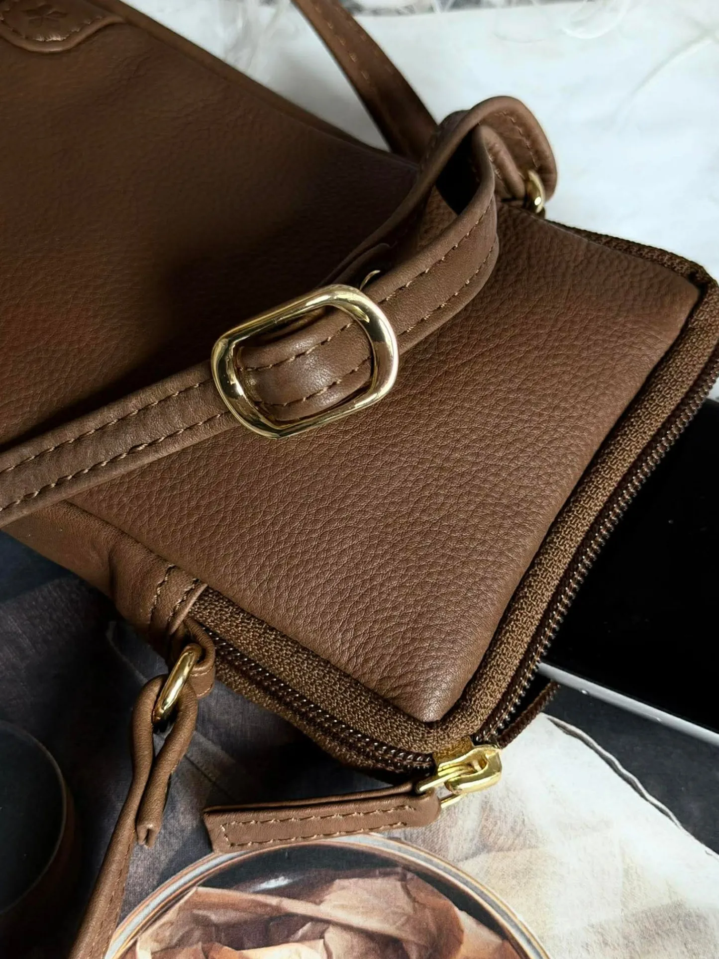 VIAMAJA Mobiltaske Misse - Coffee / gold Clearance