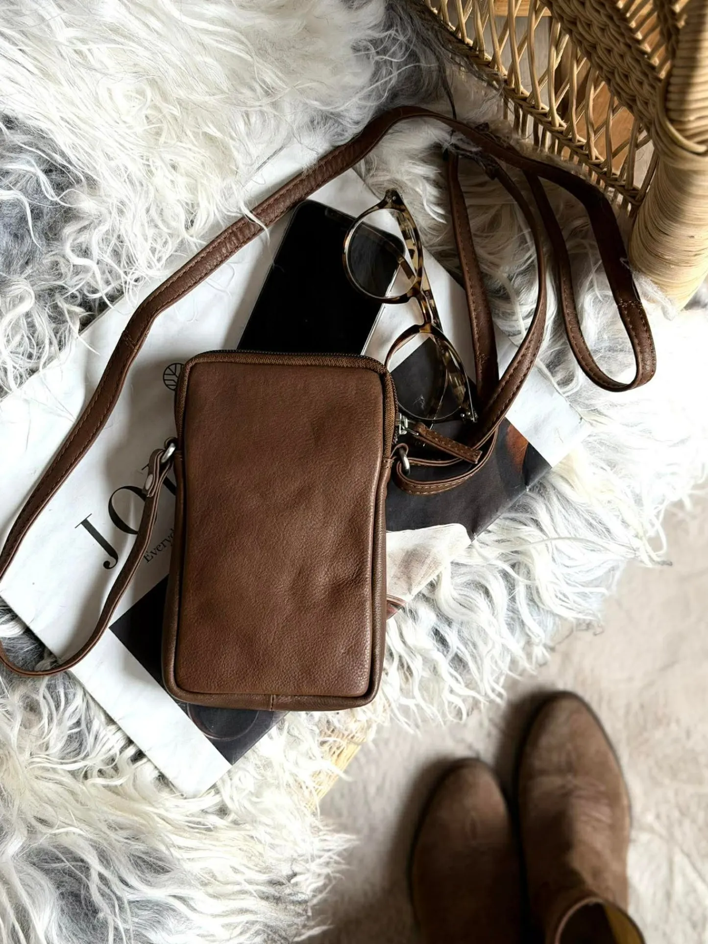 VIAMAJA Mobiltaske Misse - Coffee / silver