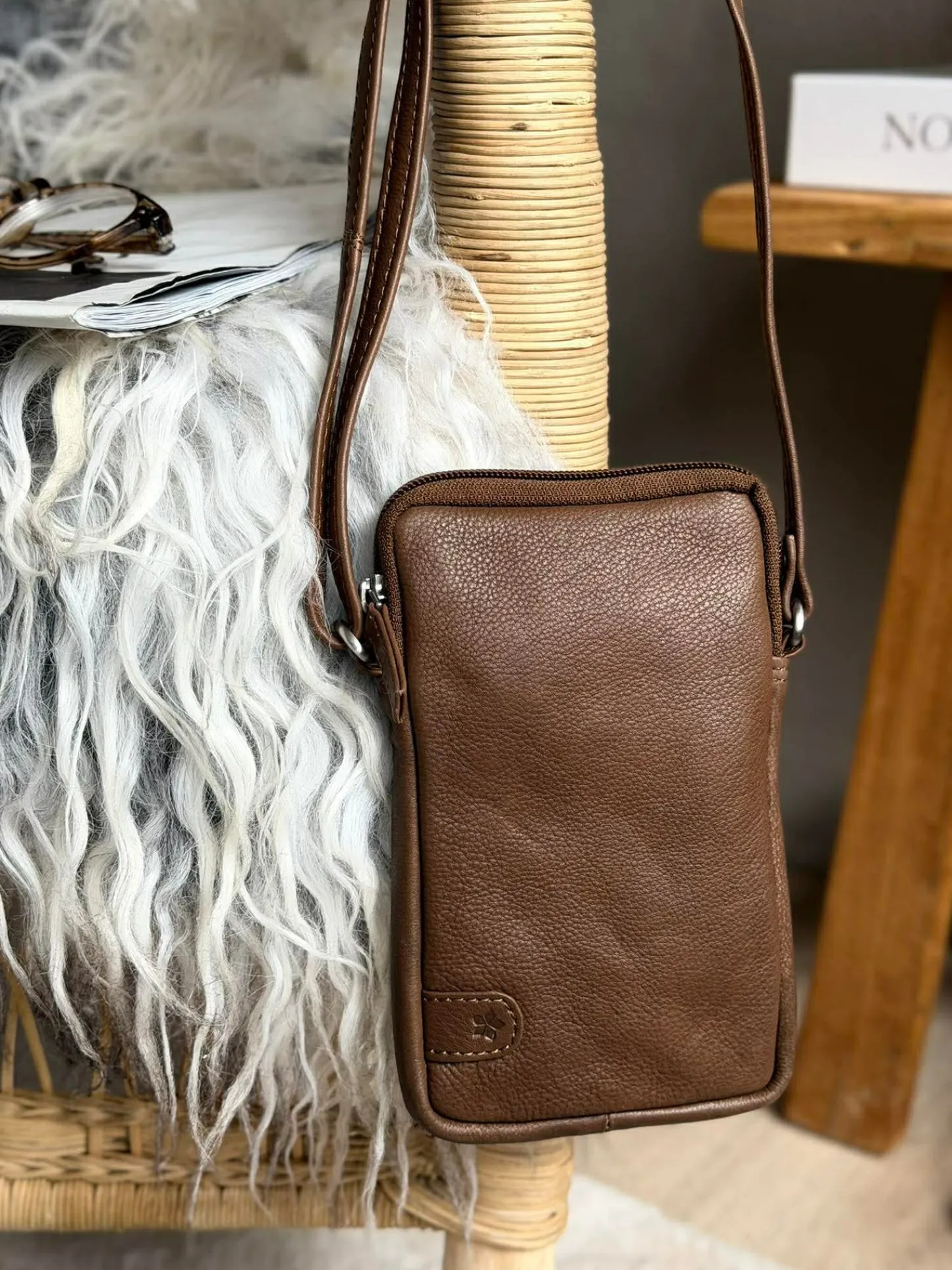 VIAMAJA Mobiltaske Misse - Coffee / silver