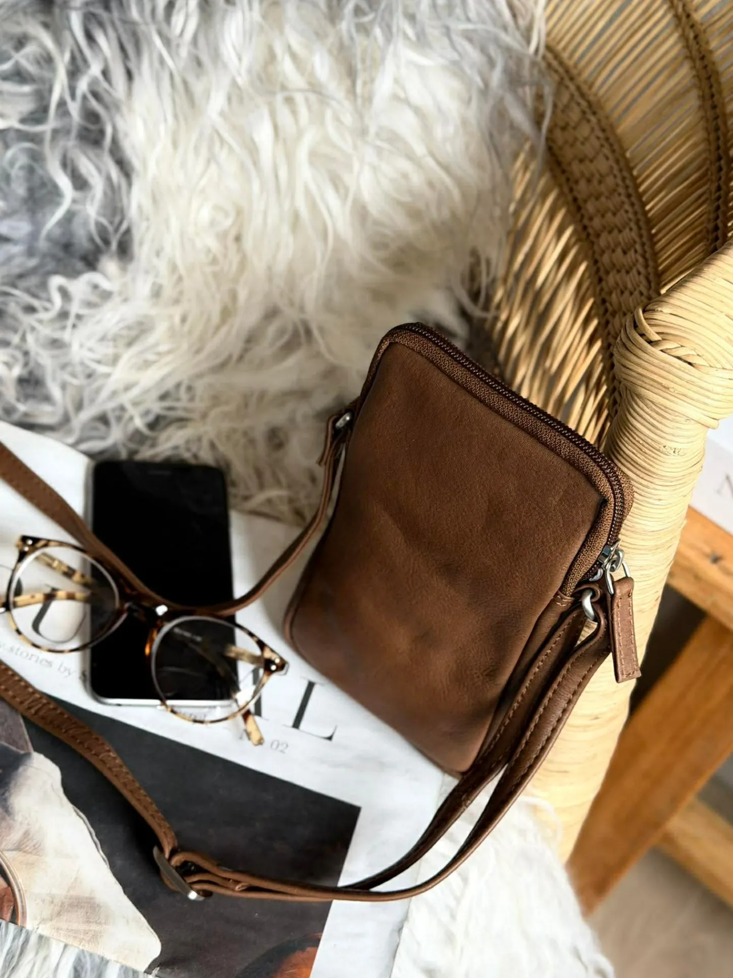 VIAMAJA Mobiltaske Misse - Coffee / silver