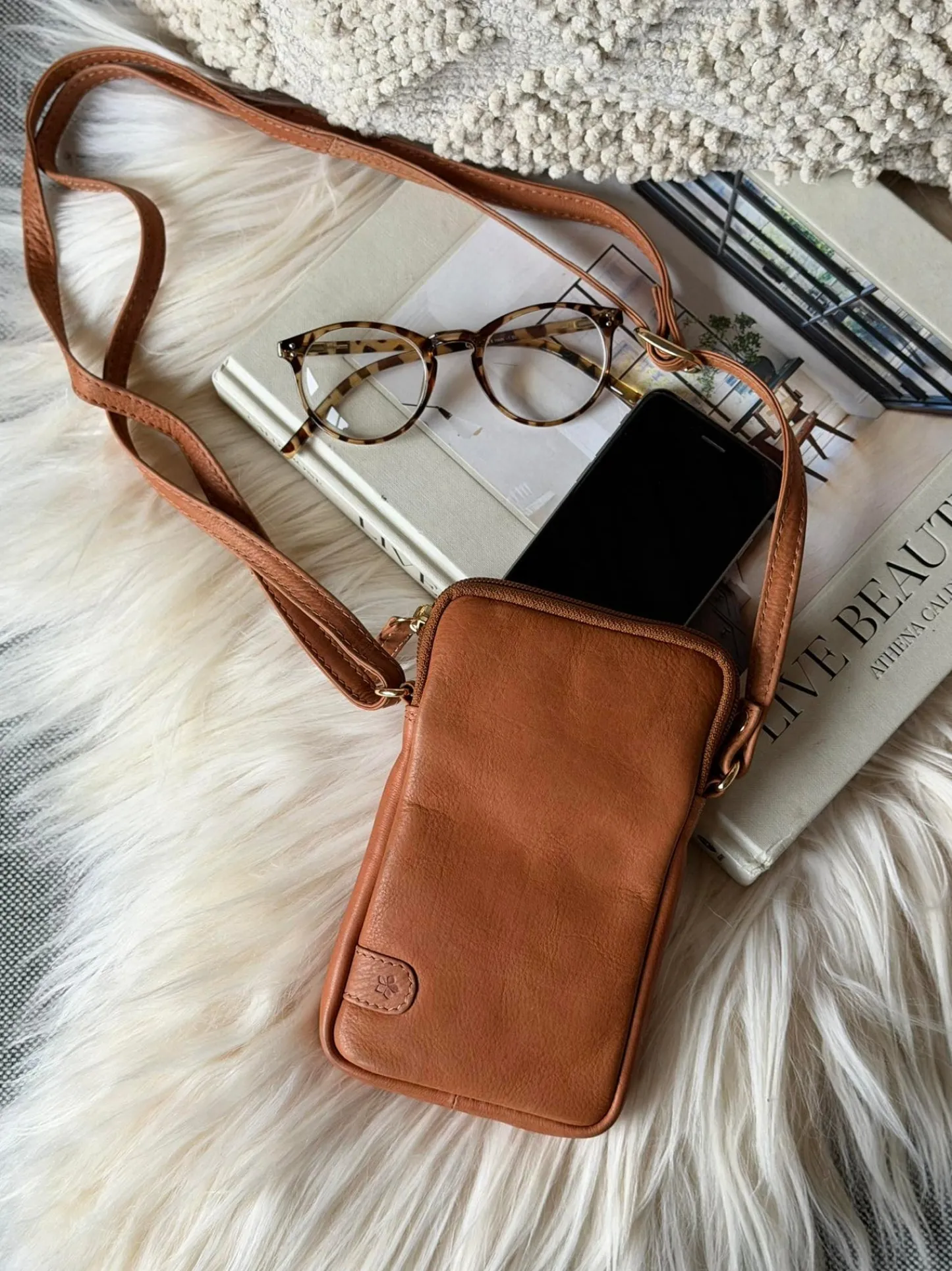 VIAMAJA Mobiltaske Misse - Cognac / gold
