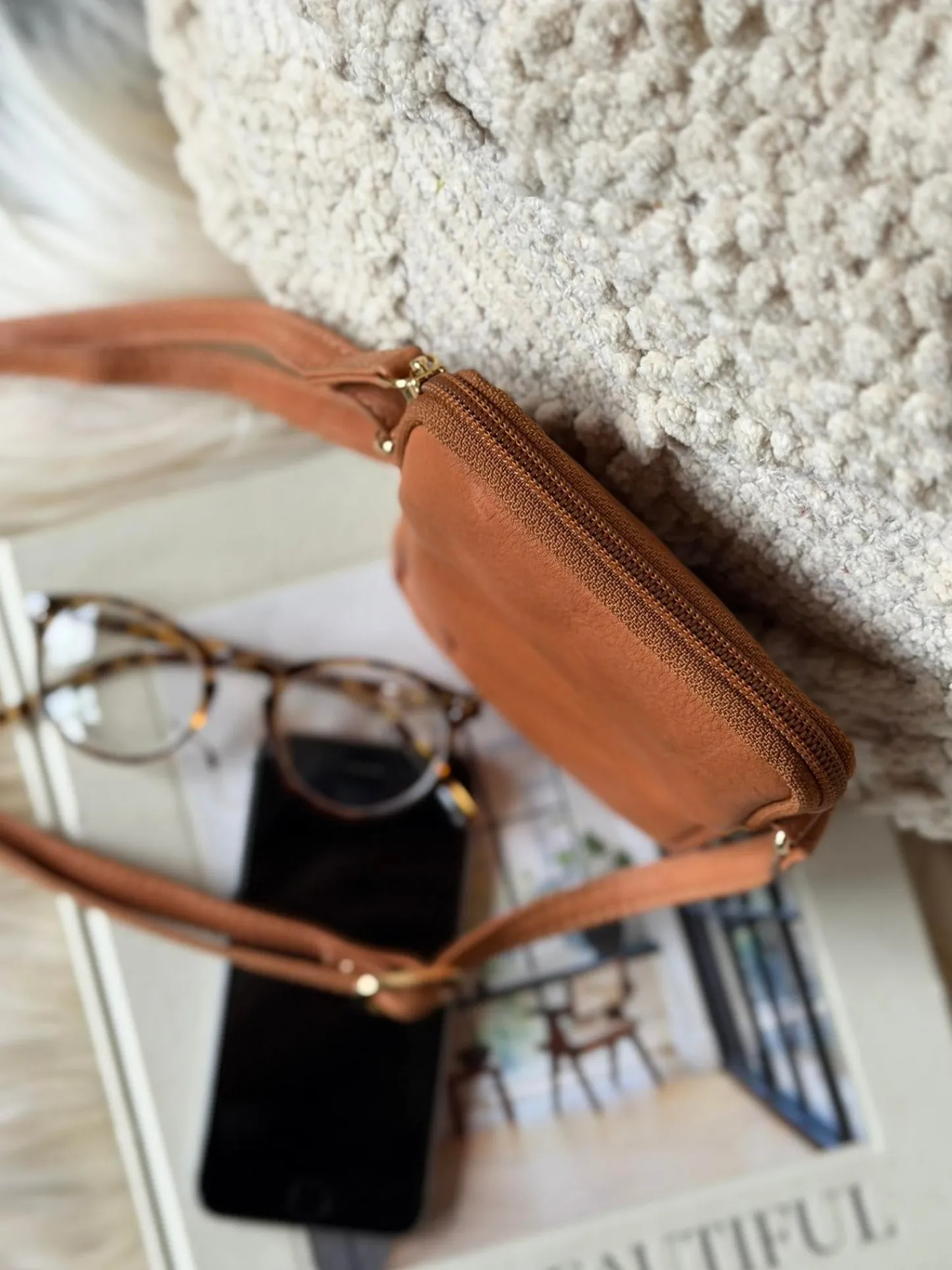 VIAMAJA Mobiltaske Misse - Cognac / gold