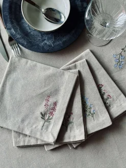 VIAMAJA Mundservietter flower broderi - Pakke med 4 stk Sale