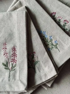 VIAMAJA Mundservietter flower broderi - Pakke med 4 stk Sale