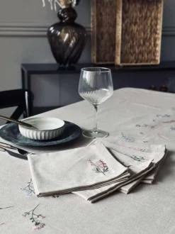 VIAMAJA Mundservietter flower broderi - Pakke med 4 stk Sale