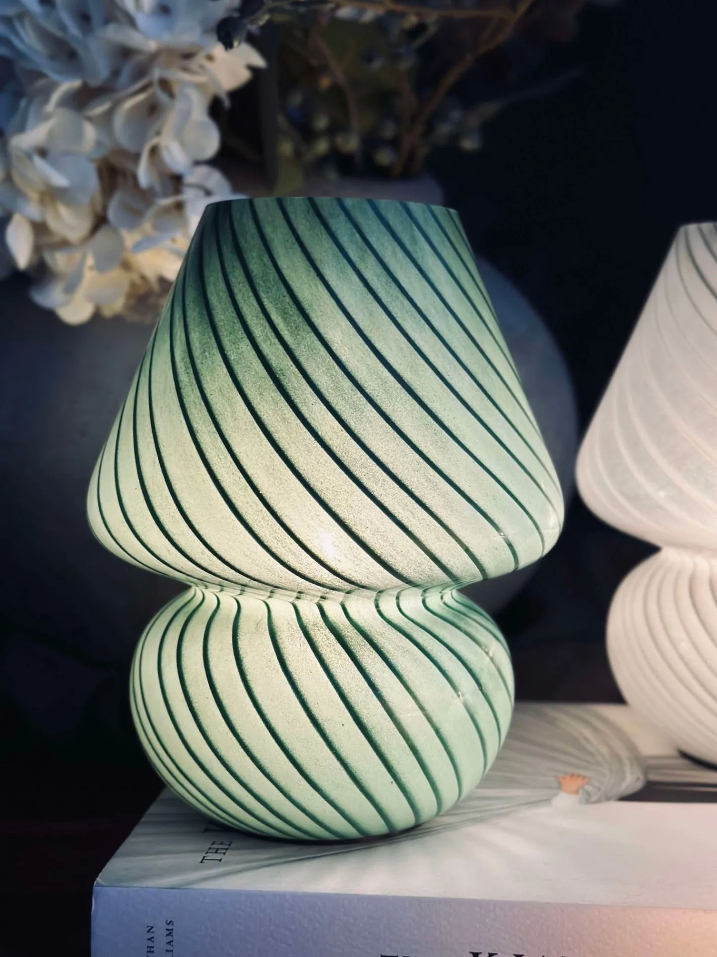 VIAMAJA Mushroom Medium - Grøn mundblæst glas Hot