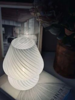 VIAMAJA Mushroom Medium – Hvid mundblæst glas Hot