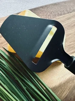 VIAMAJA Ostehøvl 21cm sort New