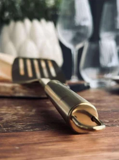 VIAMAJA Palet med hul Golden - Rustfrit stål