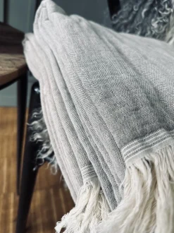 VIAMAJA Plaid vævet med kork – Nature grey mix Online