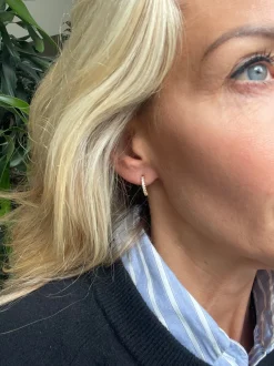 VIAMAJA Øreringe IZA med klare zirkoner - forgyldt Sale