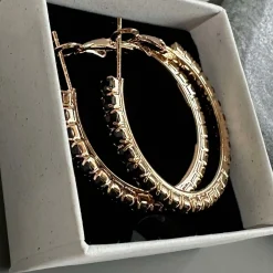 VIAMAJA Øreringe Smilla Hoops 18K forgyldt - Black Clearance