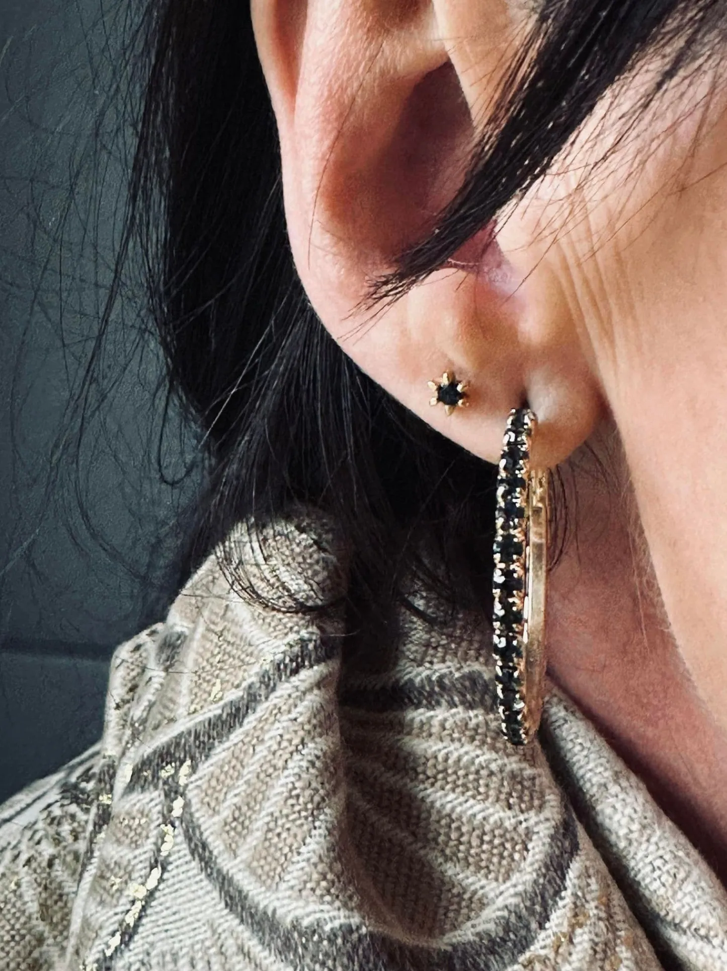 VIAMAJA Ørestikker GIA – Black 18K forgyldt Hot