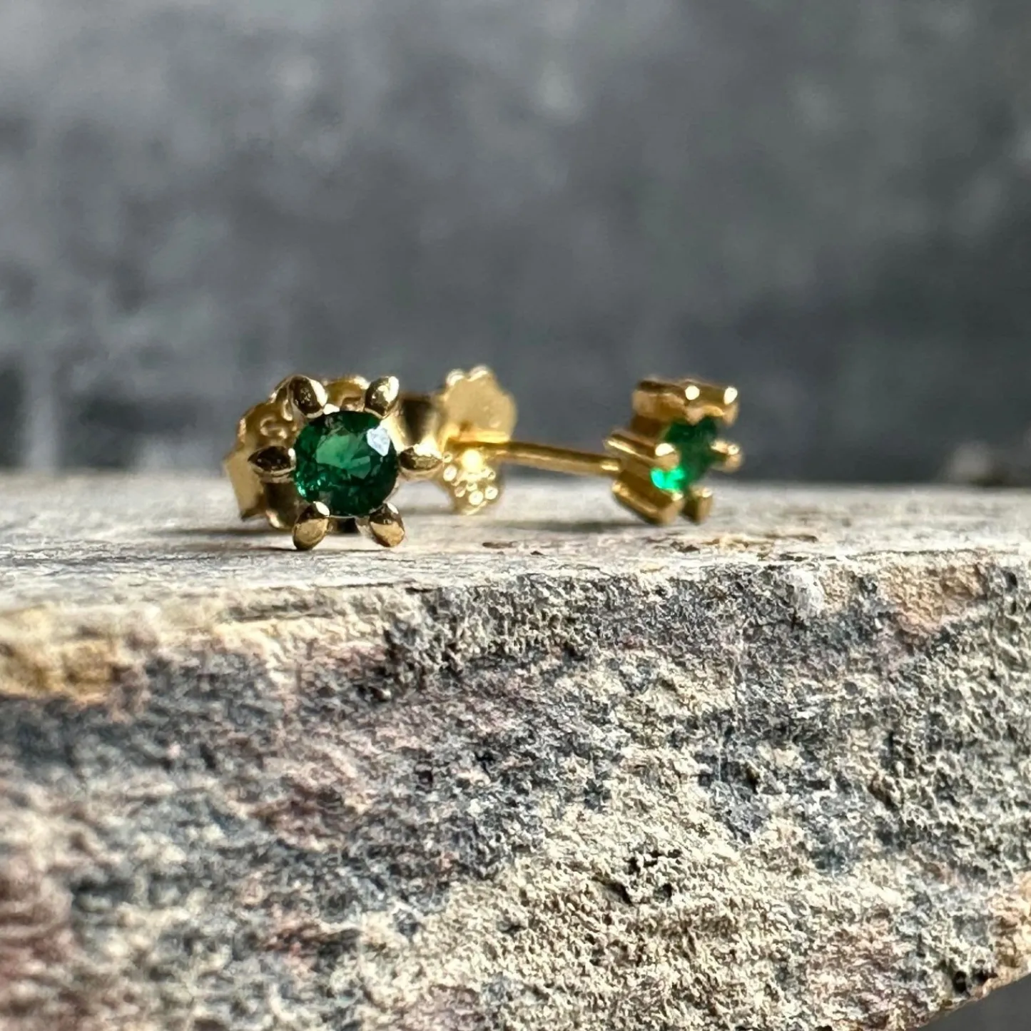VIAMAJA Ørestikker GIA EMERALD 18K forgyldt Clearance