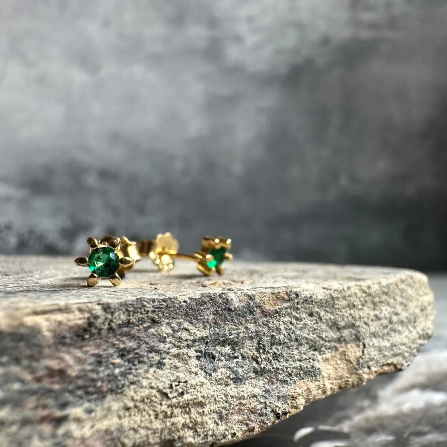 VIAMAJA Ørestikker GIA EMERALD 18K forgyldt Clearance