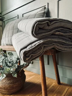VIAMAJA Sengetæppe STONE-WASHED Quilt – Nordic grey Best