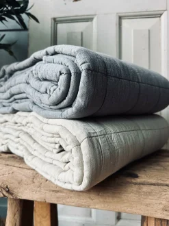 VIAMAJA Sengetæppe STONE-WASHED Quilt – Nordic grey Best