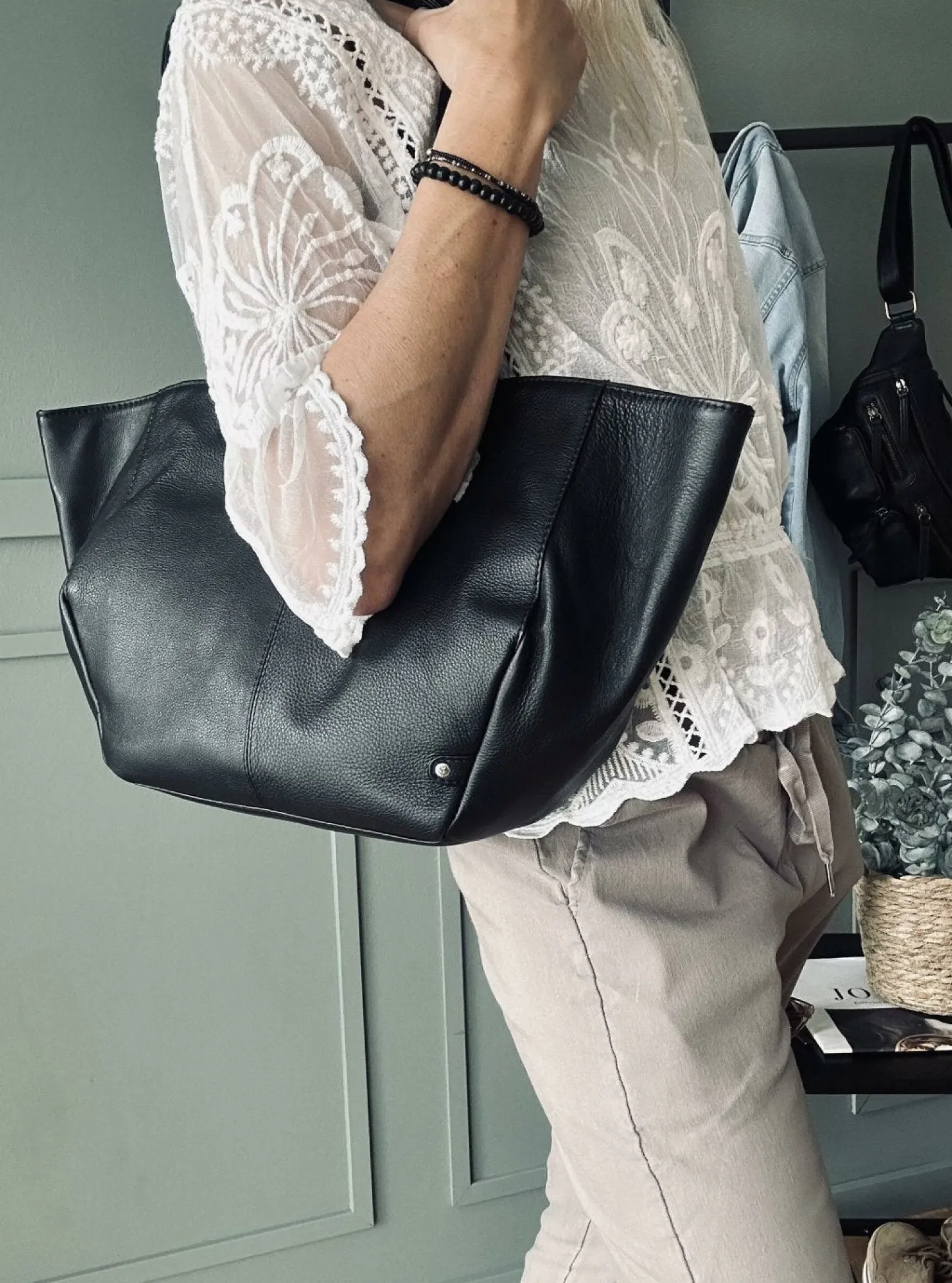VIAMAJA Shopper Aura – Soft black leather