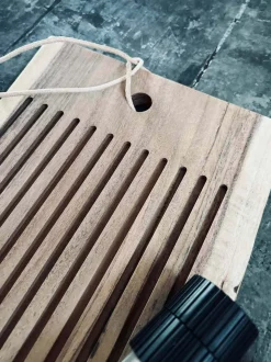 VIAMAJA Skærebræt med saftrille og ophæng Outlet