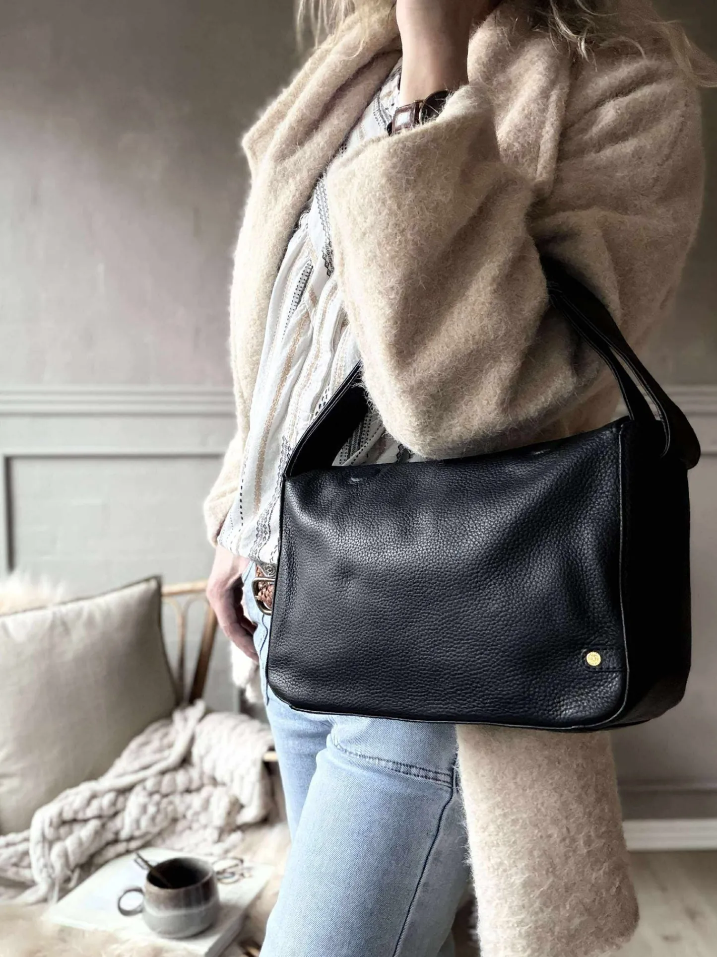 VIAMAJA Skuldertaske Dalia - Black Best