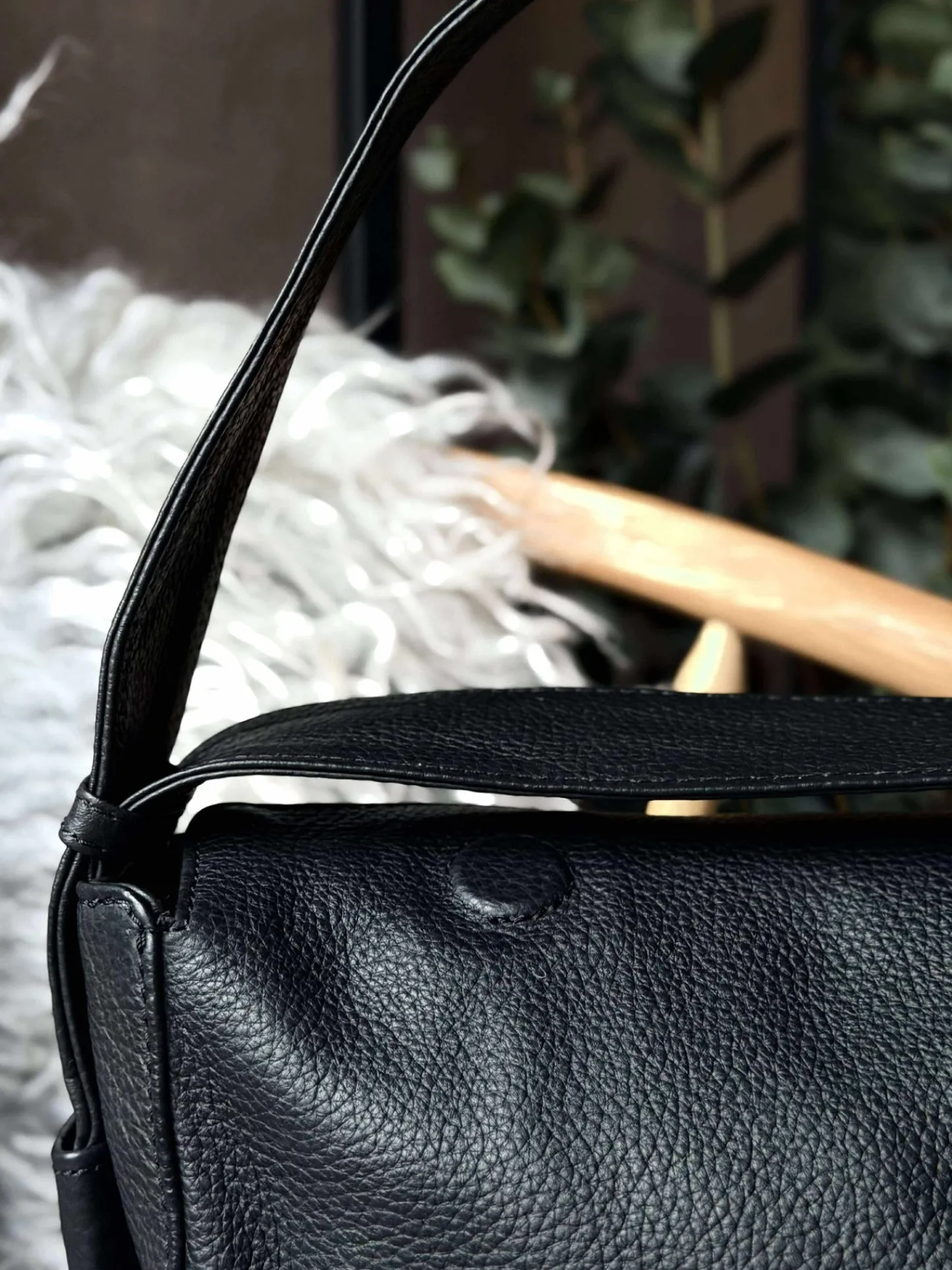 VIAMAJA Skuldertaske Dalia - Black Best