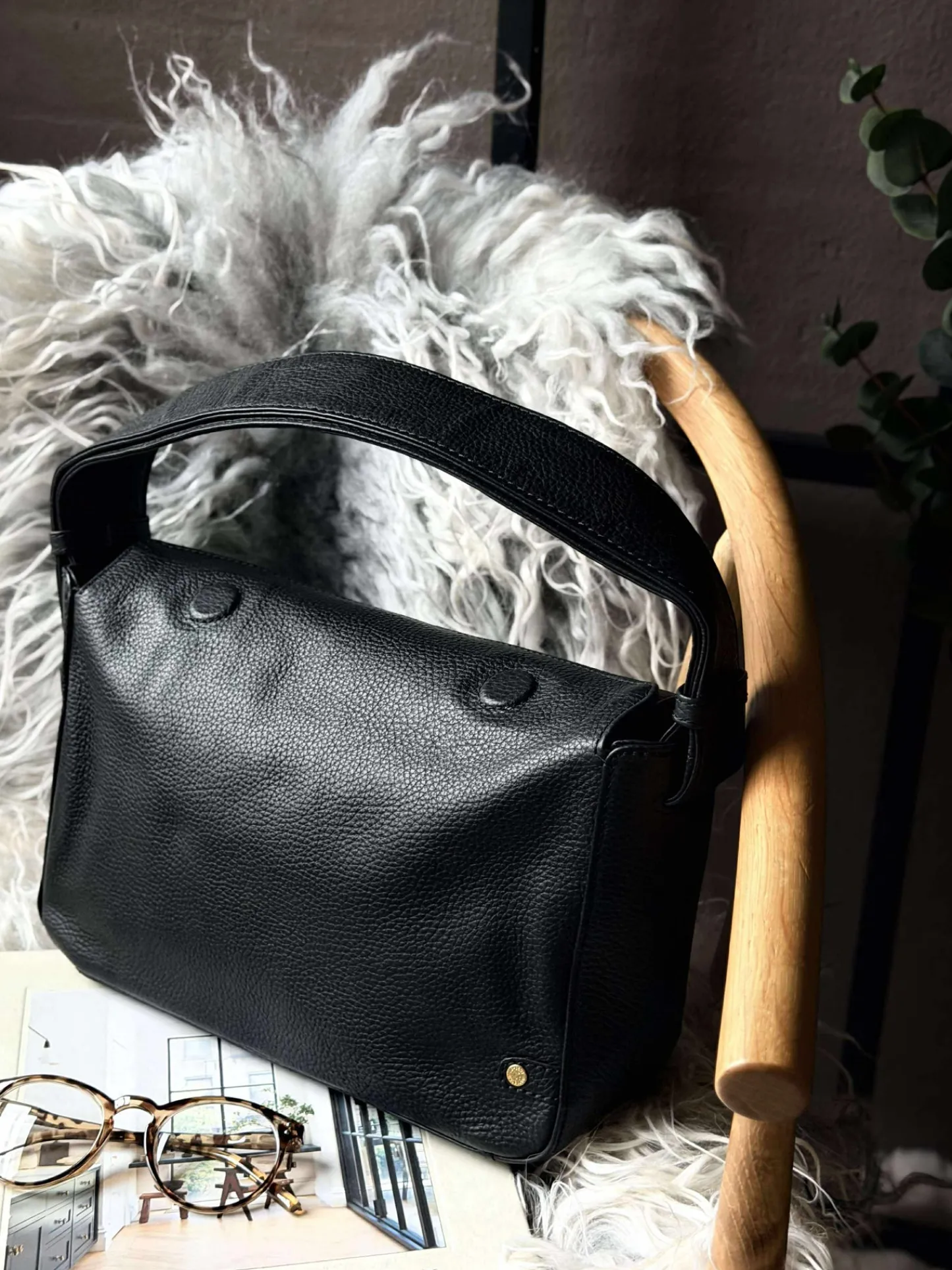 VIAMAJA Skuldertaske Dalia - Black Best